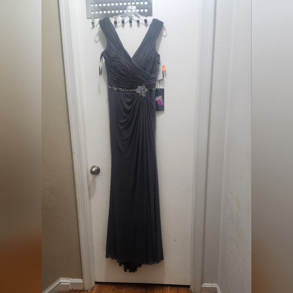 You said:Give me title and description using strong key words for ebay NWT